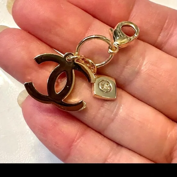 Chanel Gold Logo Charm - Picture 5 of 8